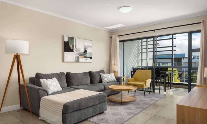 Century City Apartamento | Modern 2 Bed Century City Apartment, Pool + Braai