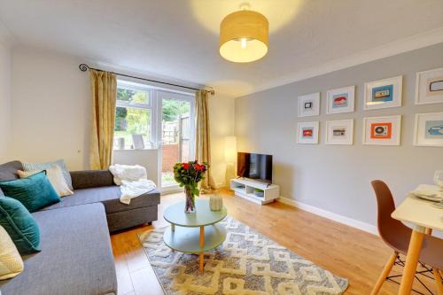 Long Itchington Casa | Modern 2 Bed House Sleeps 6 Southam Town Centre - Inspire Homes Ltd