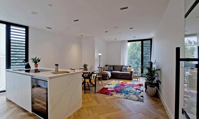 Earl's Court Apartamento | Modern 2-Bed in Prime Kensington + Balcony