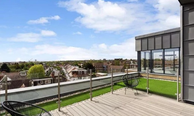 Golders Green Apartamento | Modern 2 Bed Penthouse with Large Terrace and View