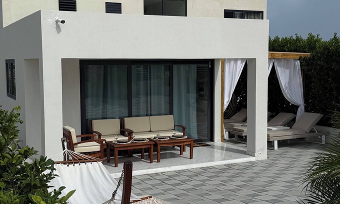 Lagun Casa | Modern 2-Bedr Oceanfront Villa with Hot Tub & Lounge Patio