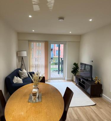 Whittington Apartamento | Modern 2-Bedroom 2-Bath Apartment- Contractors and Long Stays Dis-Count