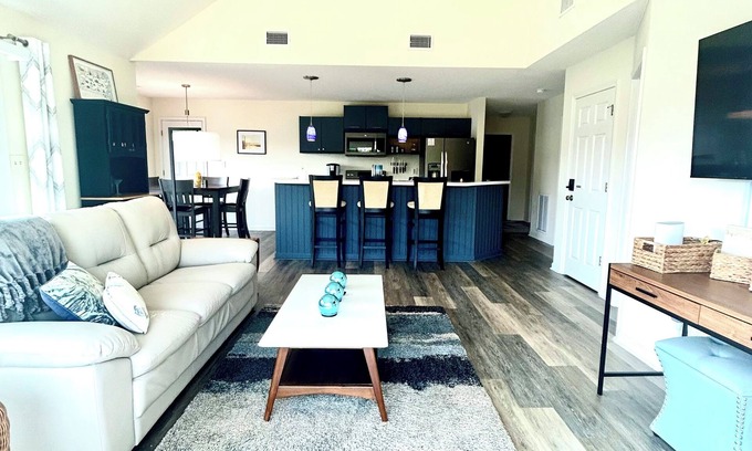 Sea Trail Condominio | Modern 2 bedroom/2 bath Condo 3 miles from Sunset Beach