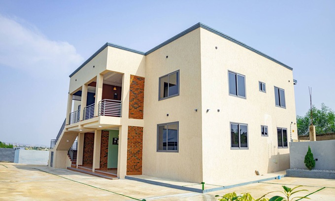 Accra Apartamento | Modern 2-bedroom apartment with WiFi, AC in lovely Accra-Winneba Road,Blue Rose