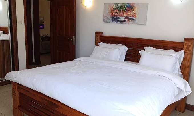Kilimani Apartamento | Modern 2-bedroom apartment Fully Furnished and serviced with free Internet.