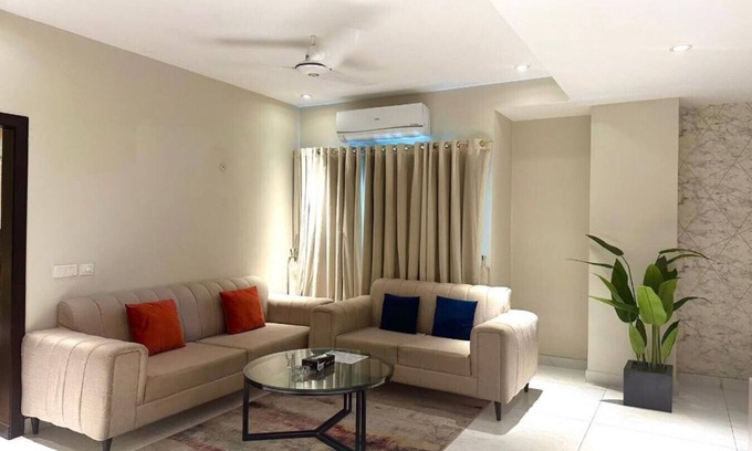 Lahore Apartamento | Modern 2-Bedroom Apartment – Perfect for 5 Guests