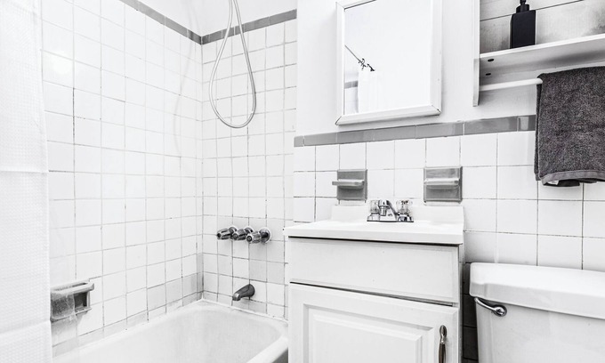 Hell's Kitchen Apartamento | Modern 2-Bedroom Apt in the Heart of Midtown