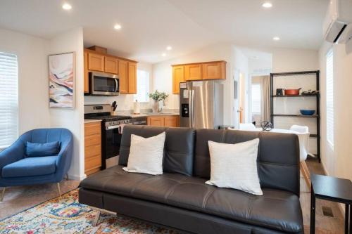 San Luis Obispo Casa | Modern 2-Bedroom Eucalyptus House