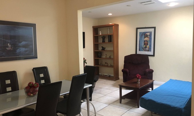 Burbank Casa | Casa moderna de 2 habitaciones en Burbank