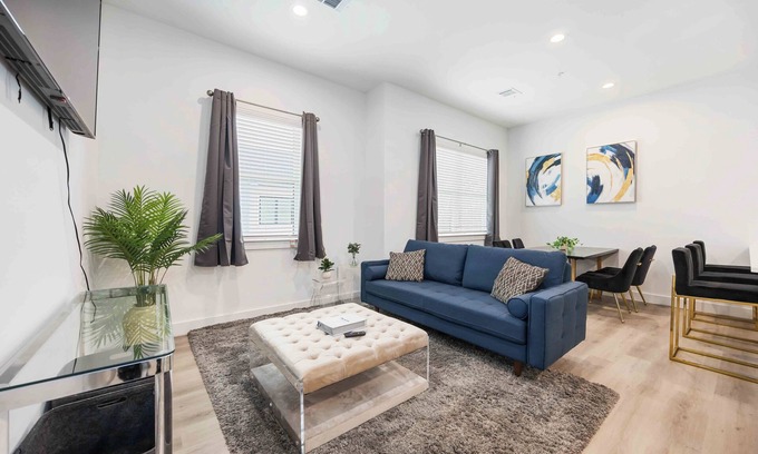 North Houston Casa | Modern 2-Bedroom Home Minutes from Downtown Houston