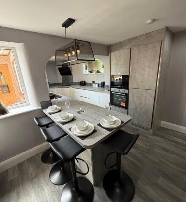 Llanddulas Casa | Modern 2 Bedroom Private Detached Cottage