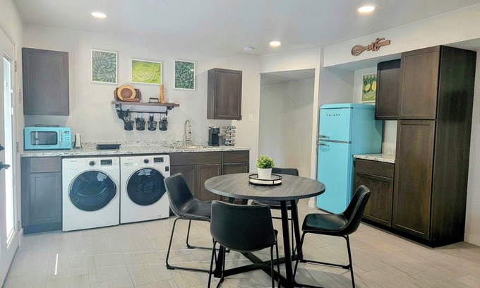 Tempe Casa | Modern 2 bedroom - Private Access - Fully Remodeled - 3 miles to ASU