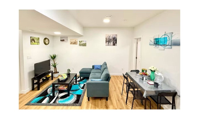 West Edmonton Casa | Modern 2-Bedroom Suite in Stillwater NW, Near WEM