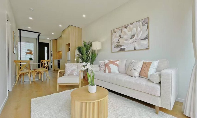 Grey Lynn Casa | Modern 2-Bedroom Townhouse in Grey Lynn