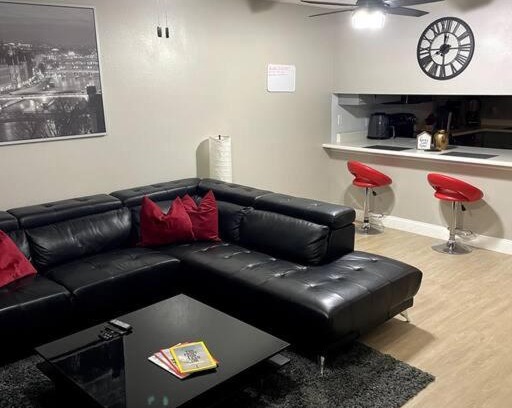Cinco Bayou Apartamento | Modern 2 Bedroom Townhome Minutes from the Beach!