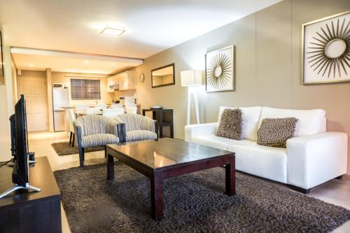 Bloubergstrand Apartamento | Modern 2 bedroom with underground parking 1 mins from beach-205 La Cabina, Blouberg, Cape Town