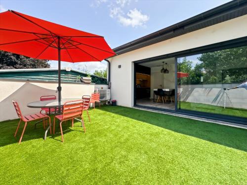 Saint-Didier-de-Formans Apartamento | Modern 2 bedroom house, sleeps up to 6