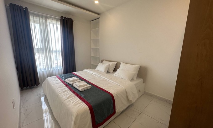 District 3 Apartamento | Modern 2BR Condo at Terra Royal 10m to Bến Thành market, 10m to Airport
