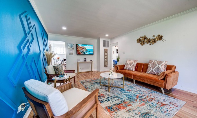 Forestview Casa | Modern 2Bdrm Westchester Home with brand-new out door HOT TUB