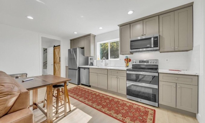 Pasadena Casa | Modern 2BR/2BA Close to Downtown