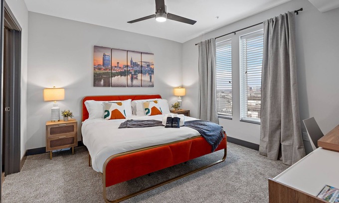 West End Apartamento | Modern 2BR/2BA Midtown Nashville apartment in a luxury building near Centennial Park, the Parthenon, and Downtown. Enjoy skyline views, a full kitchen, and top-tier amenities—perfect for exploring Music City in style and comfort.