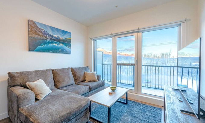 Golden Condominio | Modern 2BR Condo w/ Mts. View