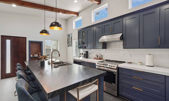 Northgate Cabaña | Modern 2BR Cottage