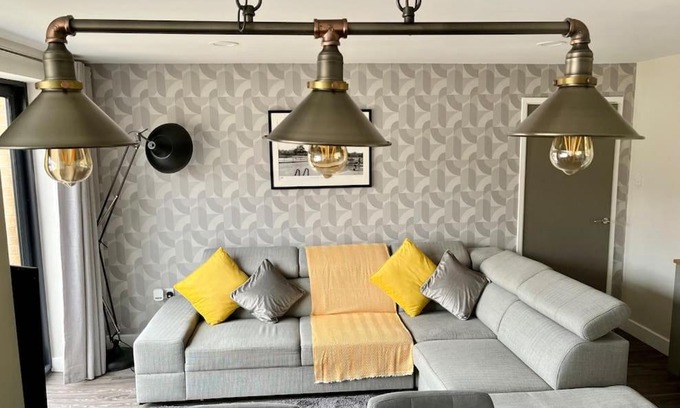 Trafford Villa | Modern 2BR Flat in Sale - Peaceful Stay in M33 - Great Transport Links