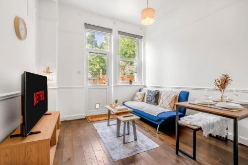 Croham Apartamento | Modern 2BR Flat-Terrace-Free Parking-Rail Station