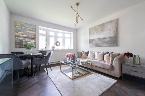 Leyton Apartamento | Modern 2BR Flat with 3 Beds Urban Getaway - Cherry