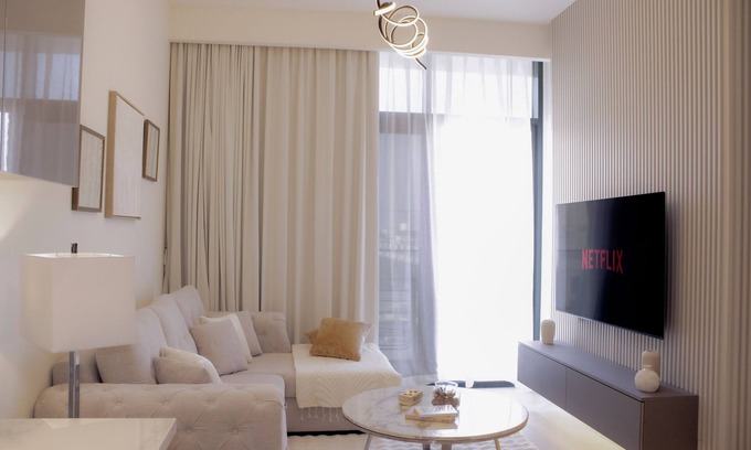 Trade Centre 1 Apartamento | Modern 2BR Near Downtown - Sleeps 6 - Pool & GYM