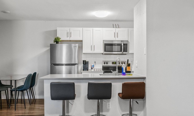 Hyde Park Apartamento | Modern 2BR Near UT | Hyde Park | Evonify