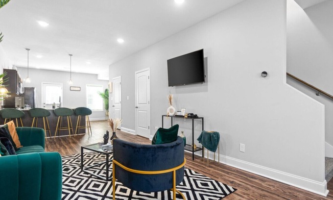 Clarksville Casa | Modern 2BR Retreat Near Downtown Clarksville, APSU & F&M Arena