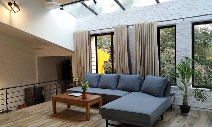 Vagator Apartamento | Modern 2BR Skylit Penthouse w/ Open Pvt Terrace. 7 mins walk to Vagator Beach