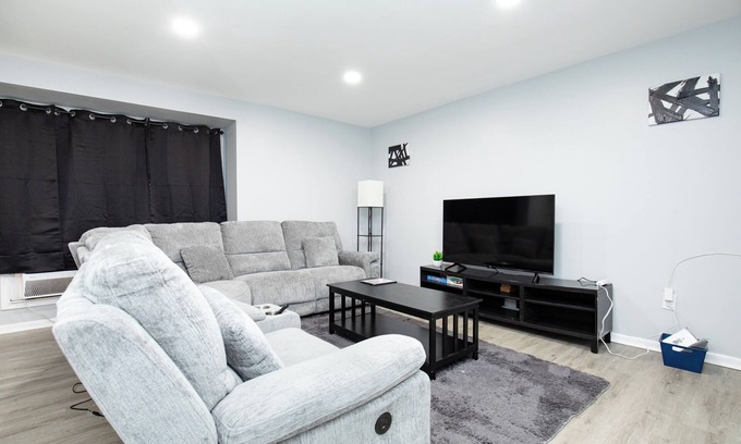 East Orange Casa | Modern 2BR, Unit 1, Yard, Laundry, Smart TV