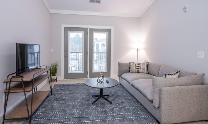 Morrisville Apartamento | Modern 2BR with Balcony and Gym