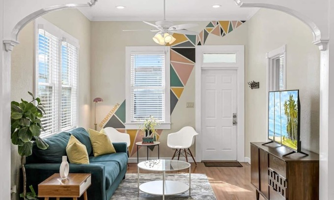 East Ybor Casa | Modern 3 / 1 Home 4 Blocks to 7th Ave in Ybor