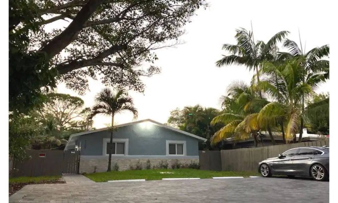 Central Fort Lauderdale Casa | Modern 3/2Bath close to Airport/Port/LasOlas UnitA