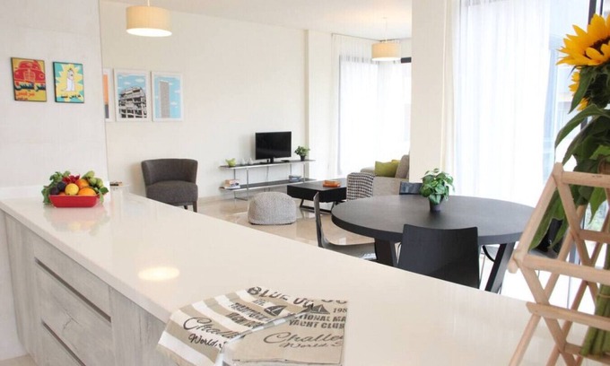 Beirut Apartamento | Modern 3 Bed 3 Bath Apt w/Sea View