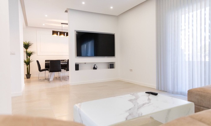 Torremolinos Apartamento | Modern 3-bed apartment in the heart of Torremolinos