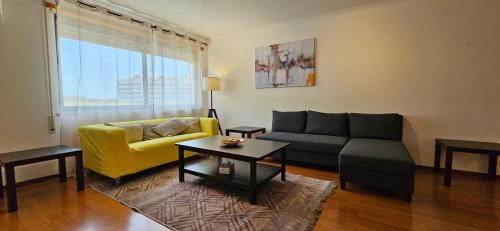 Palhais Apartamento | Modern 3 Bed Flat - Beaches, Expo & City Fun - Your Gateway to Lisbon