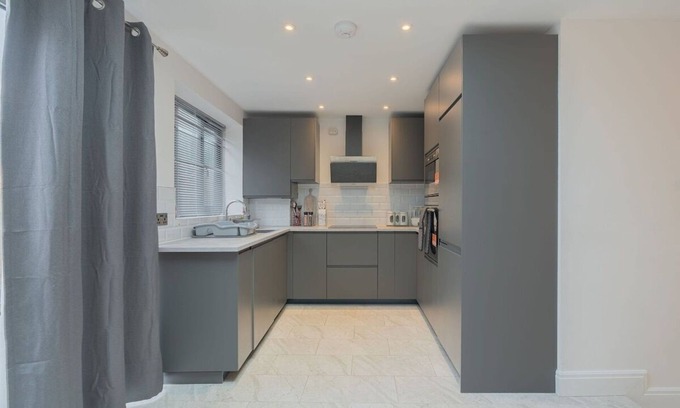 Northumberland Park Casa | Modern 3 bed house Tottenham Free Parking/WIFI