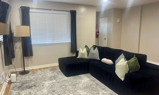 Silver Spring Casa | Modern 3-bed-Townhouse-Sleep 6 Near DC Family Friendly