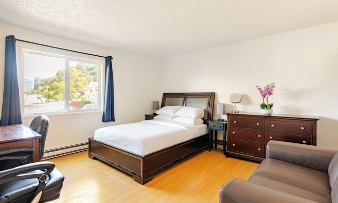 Albany Apartamento | Modern 3-Bedroom 2 Bathroom Suite with AC, Perfect for Family and Work Group