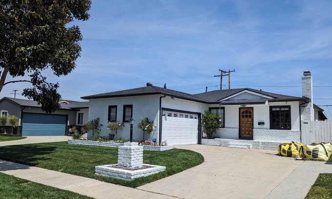 Torrance Casa | Modern 3 bedroom + ADU, jacuzzi, backyard, office