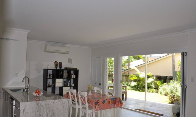 Woolloongabba Apartamento | Unidad moderna de 3 dormitorios, patio, patio frondoso, piscina.
