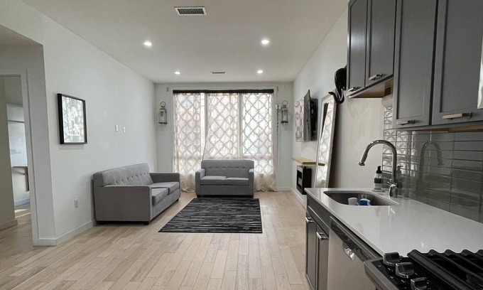West Side Condominio | Modern 3 Bedroom Condo with Private rooftop - Jersey City