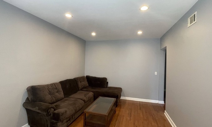 Grand Boulevard Condominio | Modern 3-Bedroom Condo with Artistic Flair in Historic Bronzeville