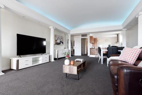 Launceston CBD Casa | Modern 3-Bedroom House in Vibrant Neighborhood
