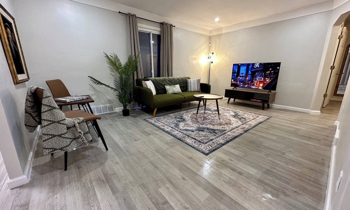 Detroit Casa | Modern 3-bedroom house with WiFi and AC in North Rosedale Park